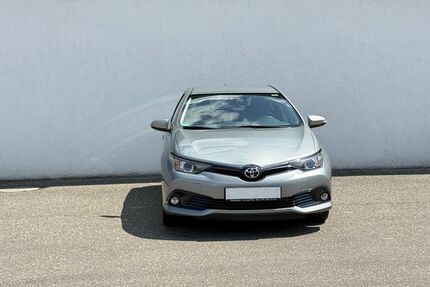 Toyota Auris 83.000 km 9.999 &euro; Kandel 76870
