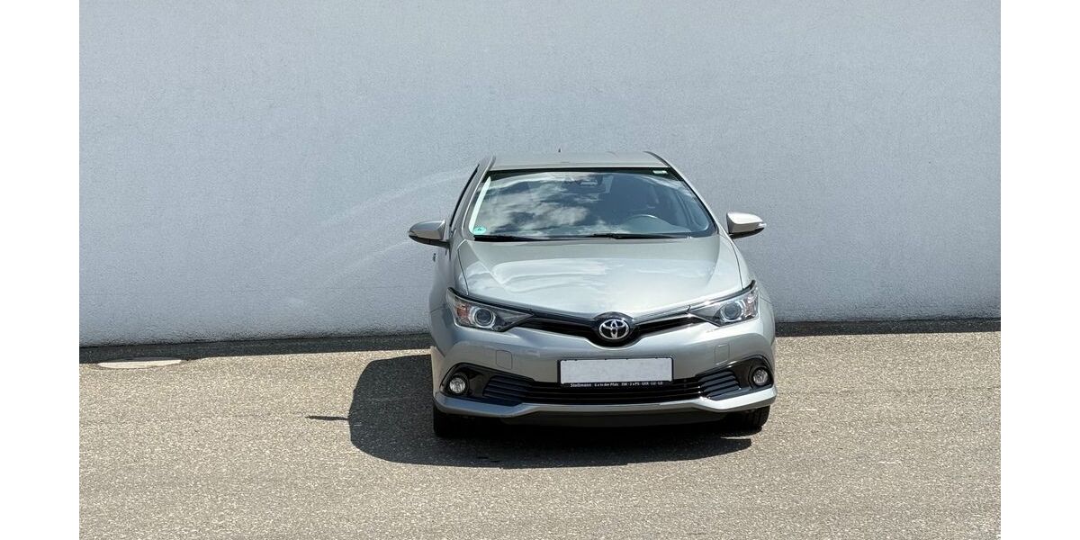 Toyota Auris 83.000 km 9.999 &euro; Kandel 76870