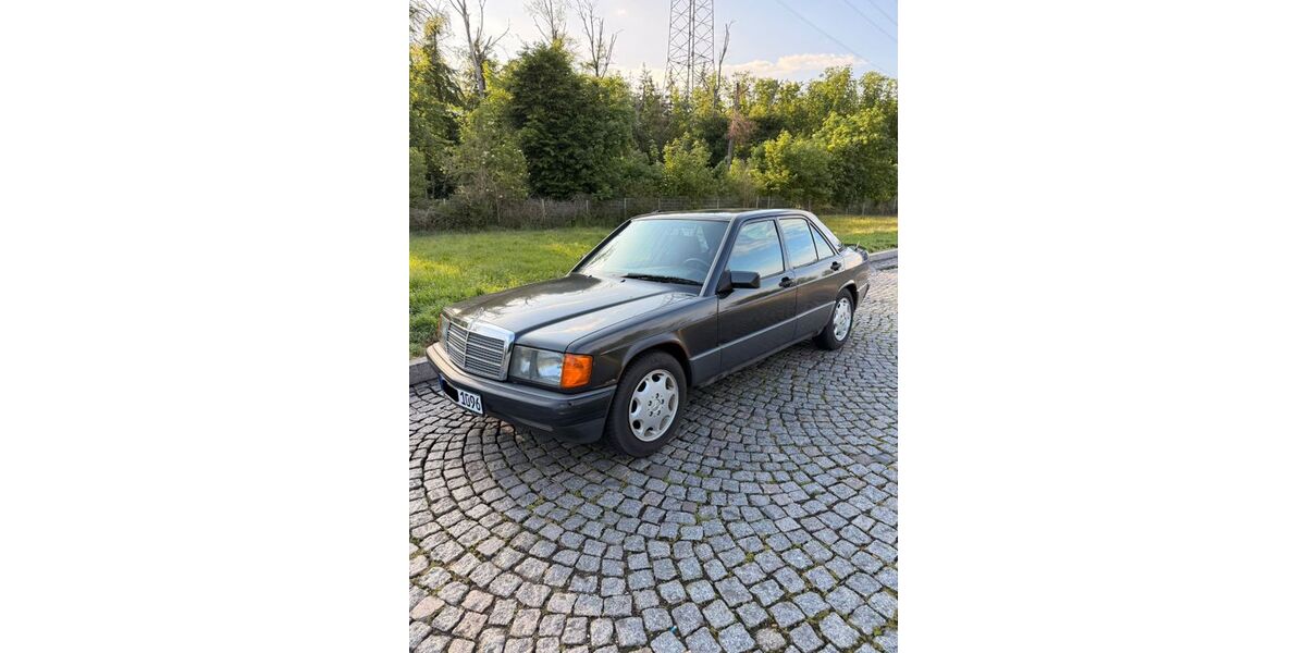 Mercedes-Benz 190 122.000 km 3.300 &euro; Karlsruhe 76139