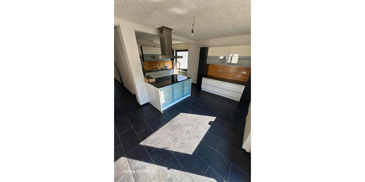 Eigentumswohnung inkl. TLB, EBK und Garage 5 zimmer