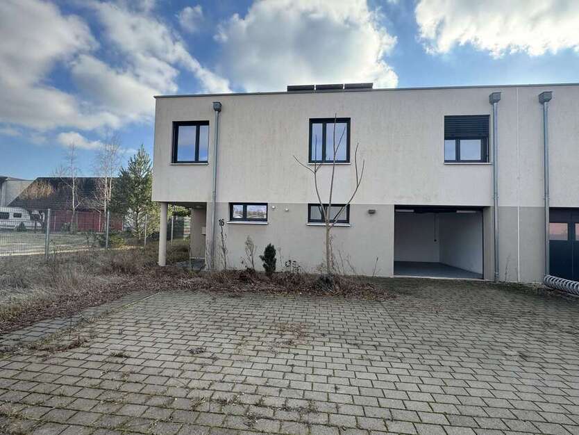 Investieren im Silberstreifen: Wohn-Gewerbeimmobilie mit Garten, Garage & Flexibilitä 6 zimmer