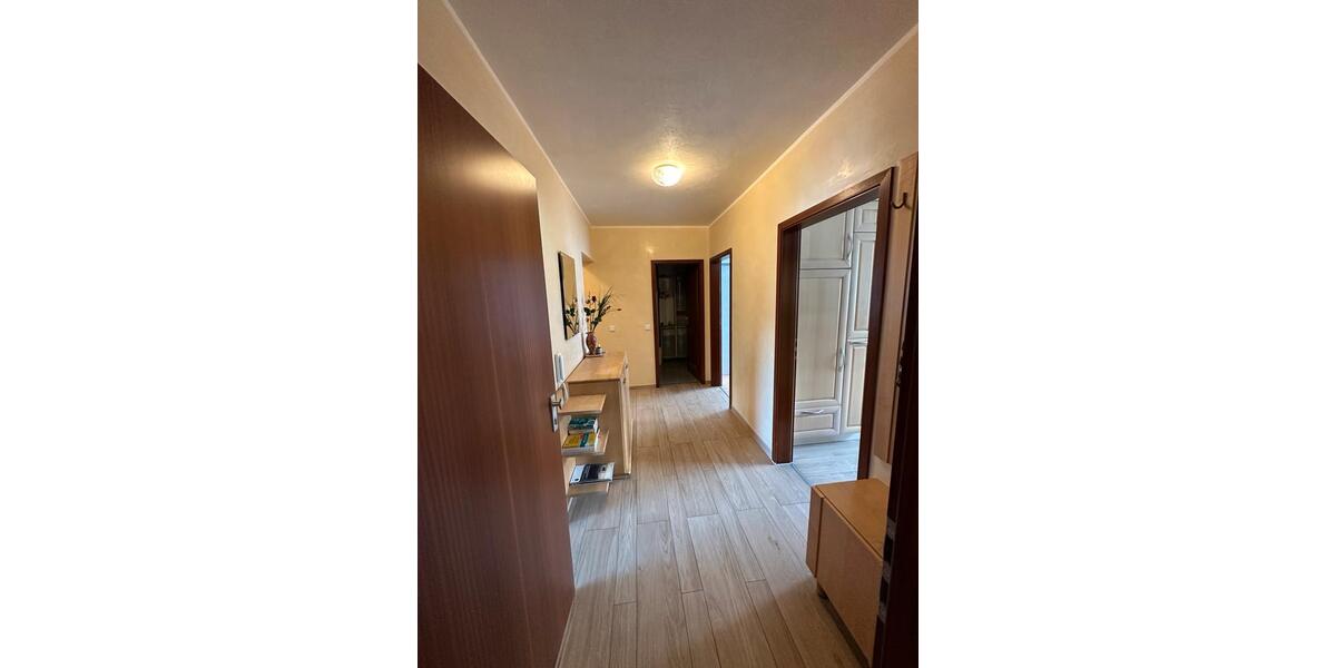 Wohnung vollmöbliert mit Balkon, Top Lage, Autobahnnah 2 zimmer