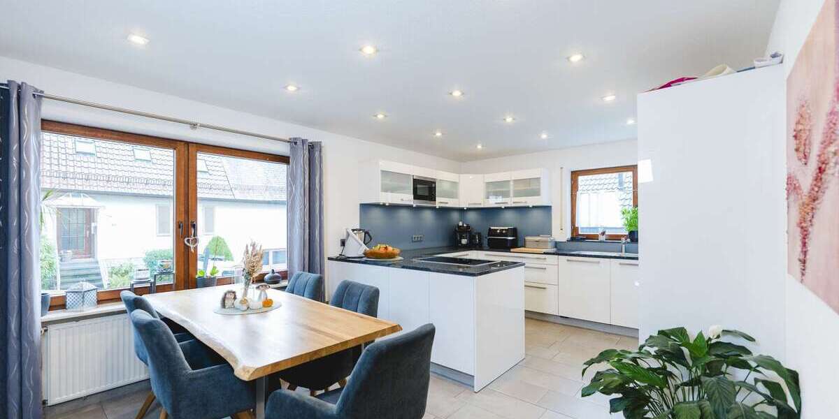 Haus zum Kaufen in Straubenhardt 714.000 € 270 m² 9 zimmer