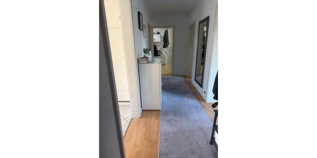 Helle und gepflegte 3-Zimmer-Wohnung mit Balkon in ruhiger Lage zimmer