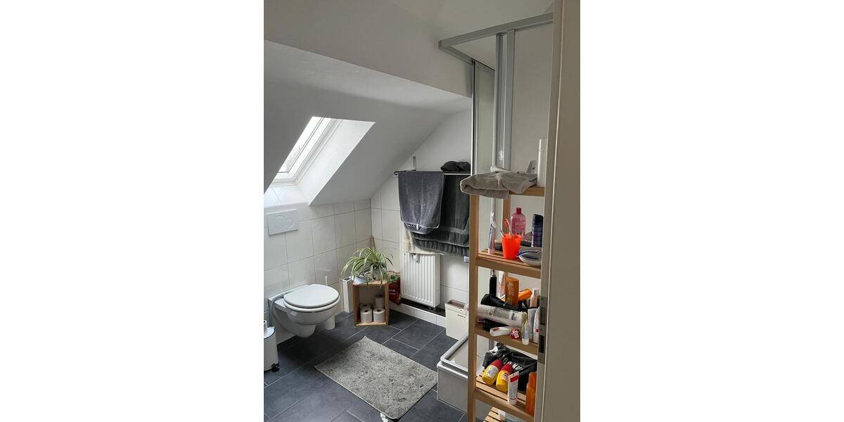 Dachgeschoßwohnung Karlsruhe Daxlanden - 4 Zimmer, 100 m&sup2;, 1.300&euro; | Angebot:25023270
