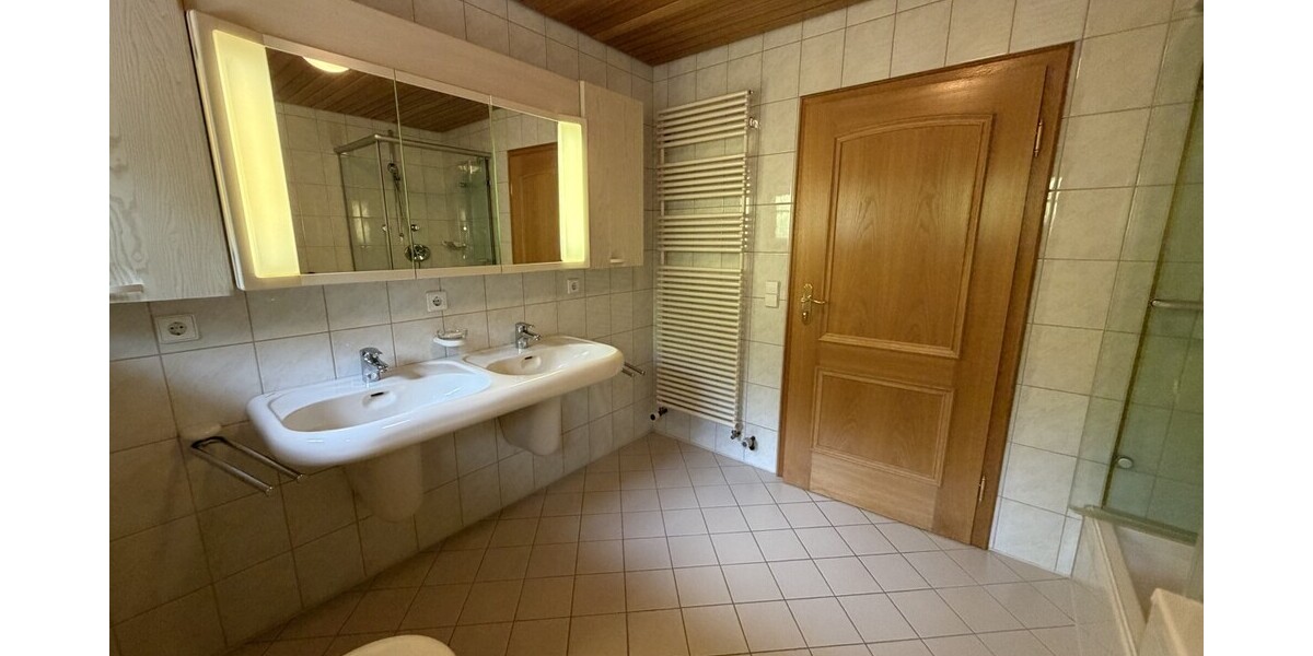 Platz und noch mehr Platz -Wohnen & Vermögen clever kombinieren - Zweifamilienhaus Höfen Höfen (Enz) | Angebot:27082704