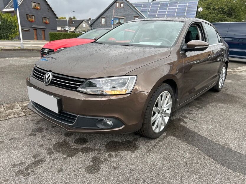 VW Jetta 85.000 km 9.490 € Muggensturm 76461