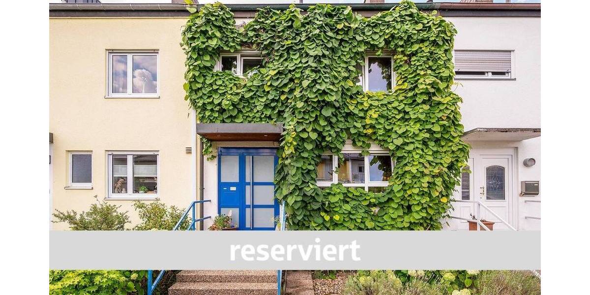 Garten im Panorama - Reihenmittelhaus mit beeindruckender Fensterfront & Kamin in Blankenloch 7 zimmer