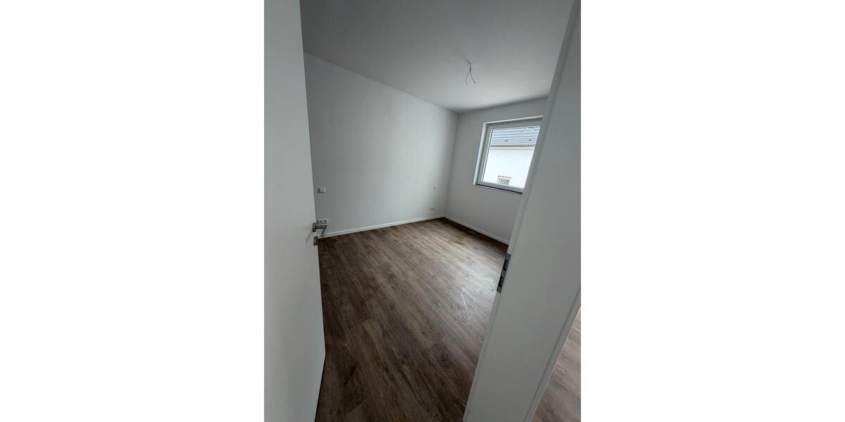 Etagenwohnung Stutensee - 3 Zimmer, 75 m&sup2;, 1.200&euro; | Angebot:26649612