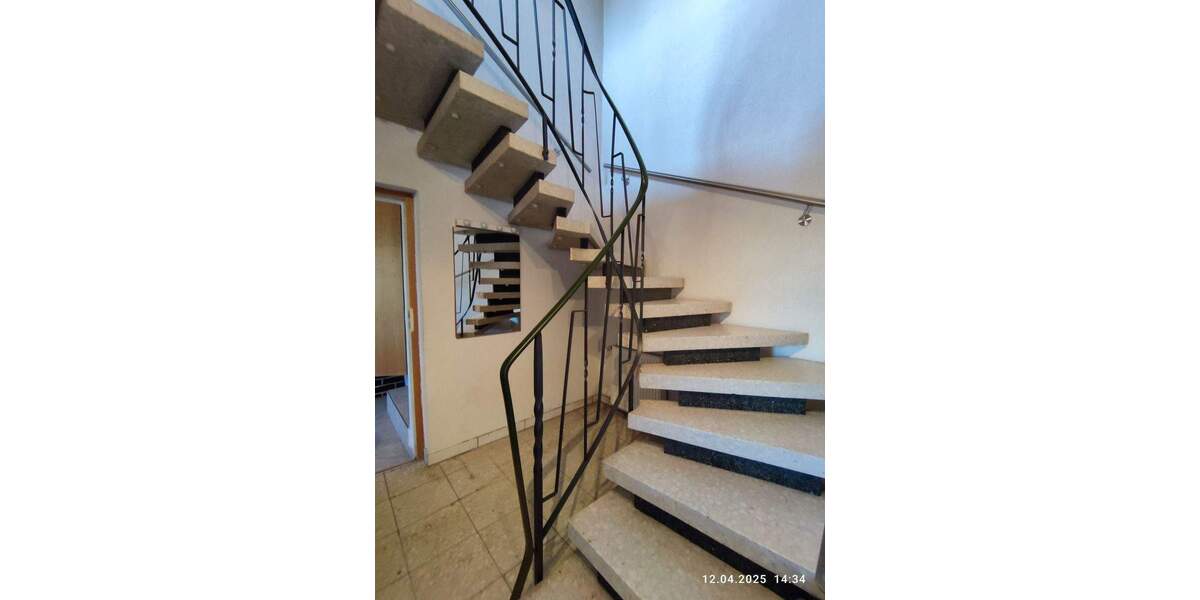 Mehrfamilienhaus, Wohnhaus Karlsruhe Grünwettersbach - 7 Zimmer, 200 m&sup2;, 430.000&euro; | Angebot:25798908