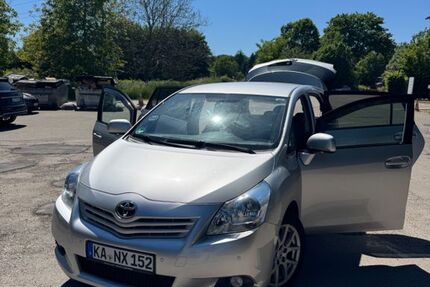 Toyota Verso 133.000 km 9.980 &euro; Karlsruhe 76189