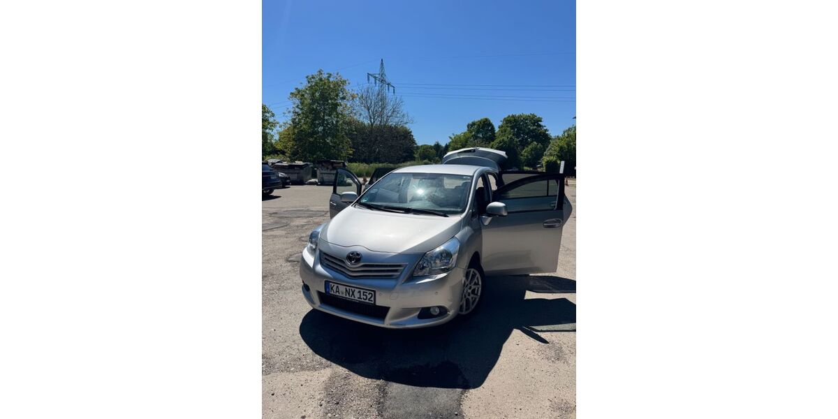 Toyota Verso 133.000 km 9.980 &euro; Karlsruhe 76189