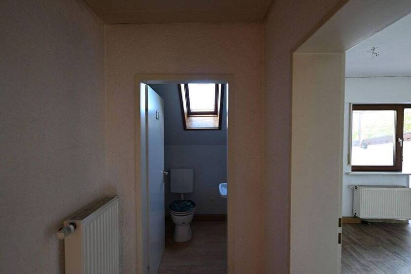 Anwesen mit zwei Wohnungen, großer Werkstatt, 2 Gewölbekellern und Garten