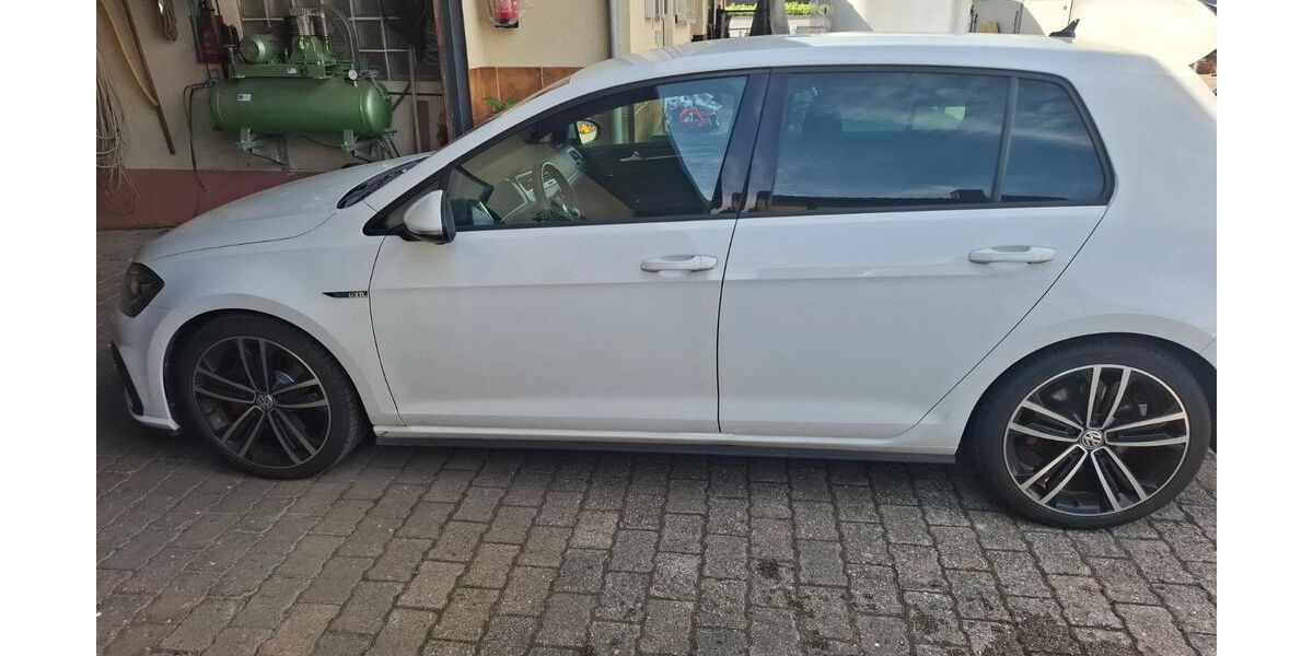 VW Golf 197.000 km 14.100 &euro; Bruchsal 76646