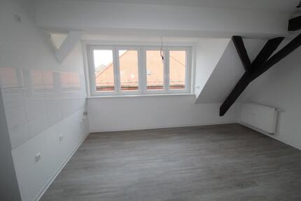 Perfekt für Singles - kleine DG-Wohnung mit Balkon und Fassadenvollwärmeschutz zimmer