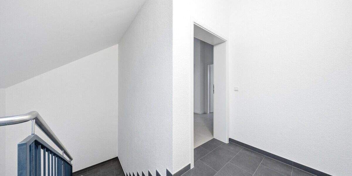 BLICKFANG: DG-Neubauwohnung mit 4 Zimmern, 2 Stellplätzen und Balkon mit wunderschöner Aussicht 4 zimmer