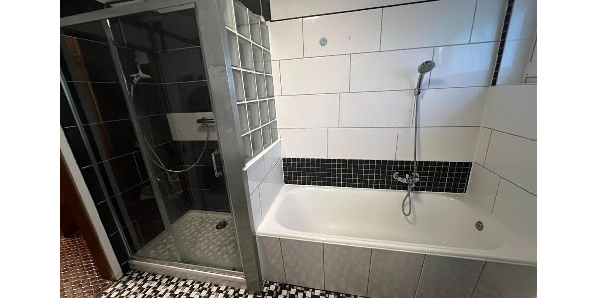 Erdgeschoßwohnung Stutensee - 3.5 Zimmer, 125 m&sup2;, 1.700&euro; | Angebot:25231311