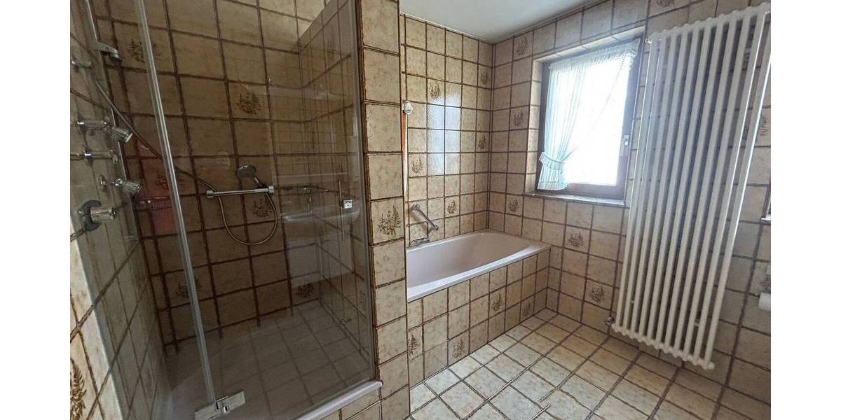 Viel Platz bietet Ihnen dieses Zweifamilienhaus in bester Wohnlage 1 zimmer