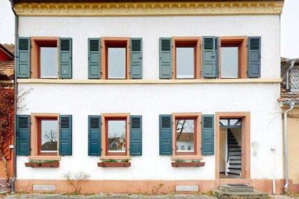 ~~ ZENTRAL GELEGENES STADTHAUS MIT INDIVIDUELLEM POTENZIAL ~~ 6 zimmer