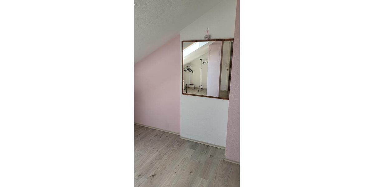 Dachgeschoßwohnung Oberderdingen - 2.5 Zimmer, 62 m&sup2;, 163.000&euro; | Angebot:26972592