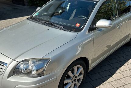 Toyota Avensis 145.145 km 4.400 &euro; Bruchsal 76646