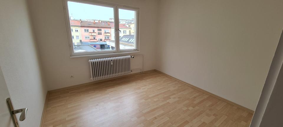 Etagenwohnung Pforzheim Weststadt - 3 Zimmer, 70 m&sup2;, 820&euro; | Angebot:26493421
