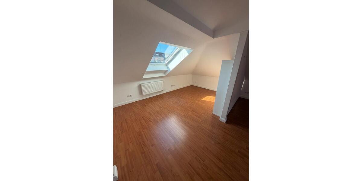 Dachgeschoßwohnung Ettlingen - 3 Zimmer, 110 m&sup2;, 1.100&euro; | Angebot:25990844