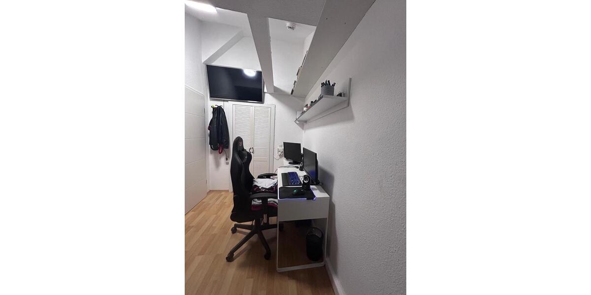 Dachgeschoßwohnung Pforzheim - 3 Zimmer, 65 m&sup2;, 800&euro; | Angebot:25634558