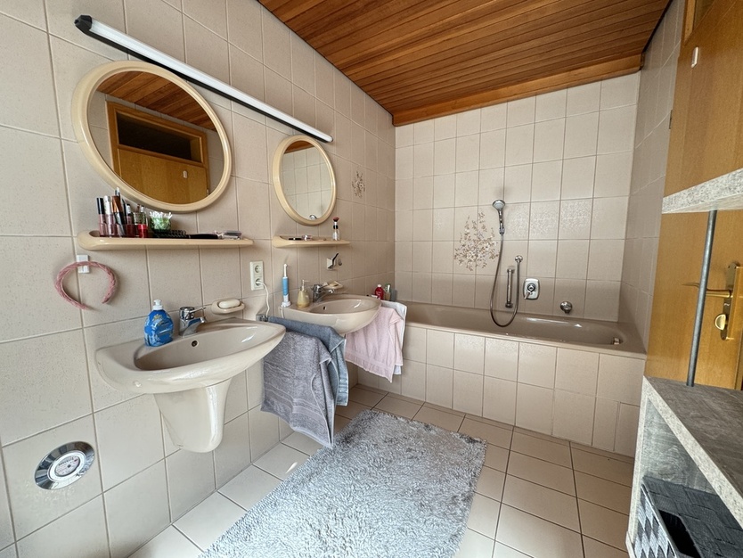 Freistehendes 3-Familienhaus in guter und ruhiger Wohnlage 12 zimmer