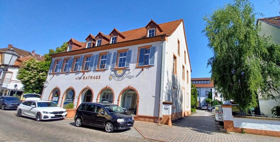 Mehrfamilienhaus und Gewerbefläche in Innenstadtlage zimmer