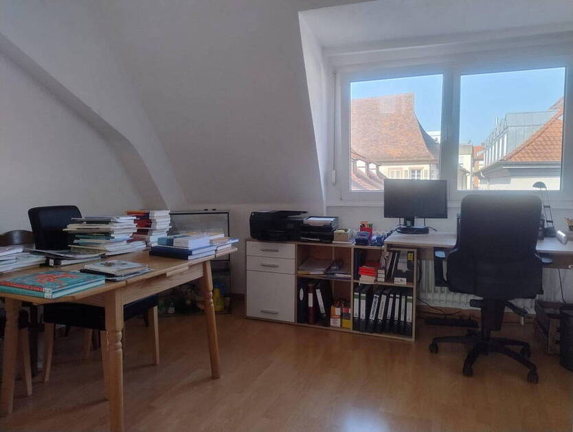 Für junge MieterStudenten - gemütliche Wohnung im 2. OG - Stadtmitte - auch als WG geeignet