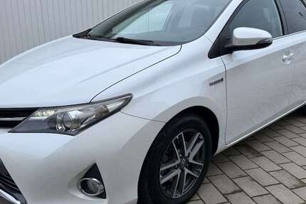 Toyota Auris 130.000 km 10.950 &euro; Niefern-Öschelbronn 75223
