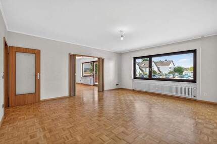 Bezugsfrei! Wohnung mit Südbalkon, Hobbyraum und zusätzlichem Bad im Souterrain 6 zimmer