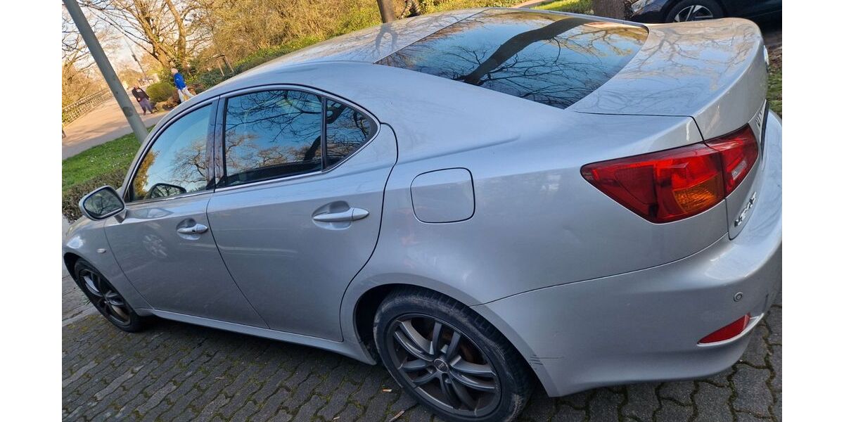 Lexus IS 220 210.000 km 4.500 &euro; Karlsruhe 76137