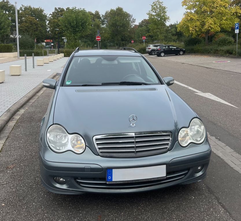 Mercedes-Benz C 220 263.000 km 2.300 € Offenbach 76877