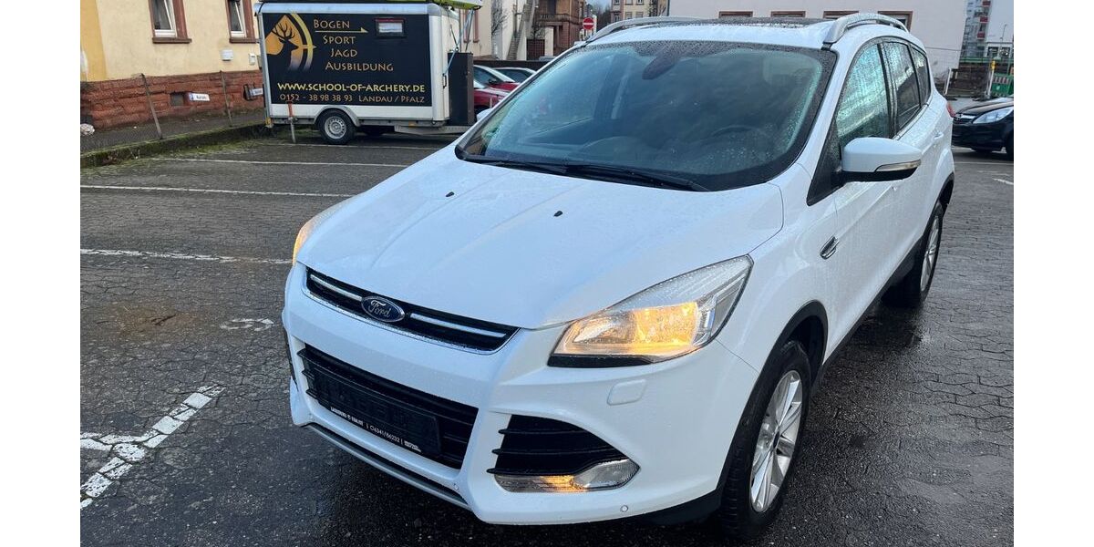 Ford Kuga 121.656 km 6.999 &euro; Landau 76829