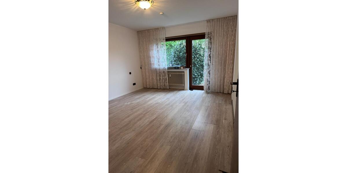 Etagenwohnung Kämpfelbach - 5 Zimmer, 144 m&sup2;, 1.350&euro; | Angebot:25615103