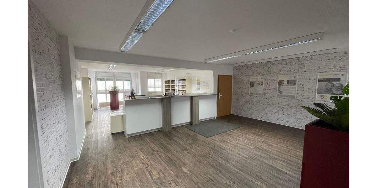 Bürofläche in zentraler Lage, 4-5 separate Büroräume + großer Empfangsbereich etc... 7 zimmer