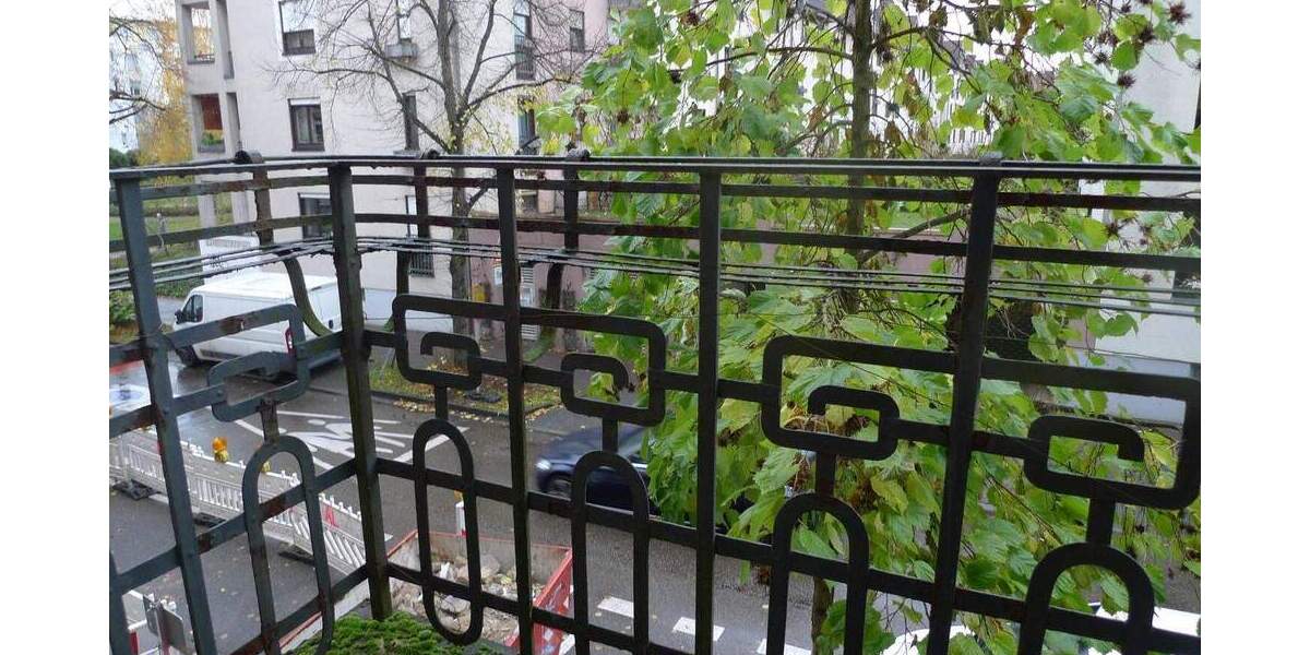 Sanierte Altbau-Wohnung in der belle Etage 4 zimmer