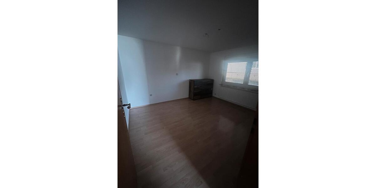 Geräumige DoppelhaushälfteMehrgenerationenhaus in Flehingen 9 zimmer