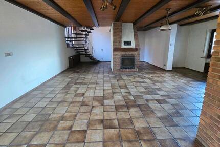 Haus Ettlingen - 5 Zimmer, 150 m&sup2;, 1.750&euro; | Angebot:24810197