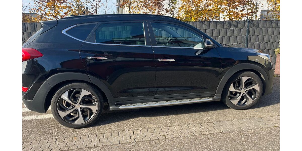 Hyundai TUCSON 141.000 km 14.200 &euro; Stutensee 76297
