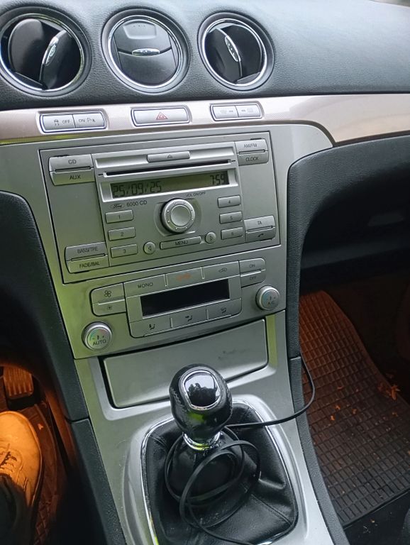 Ford Galaxy 262.000 km 3.200 € Höfen an der Enz 75339