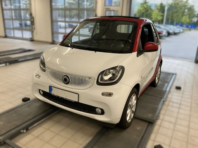 Smart ForTwo 65.365 km 13.880 € Karlsruhe 76131