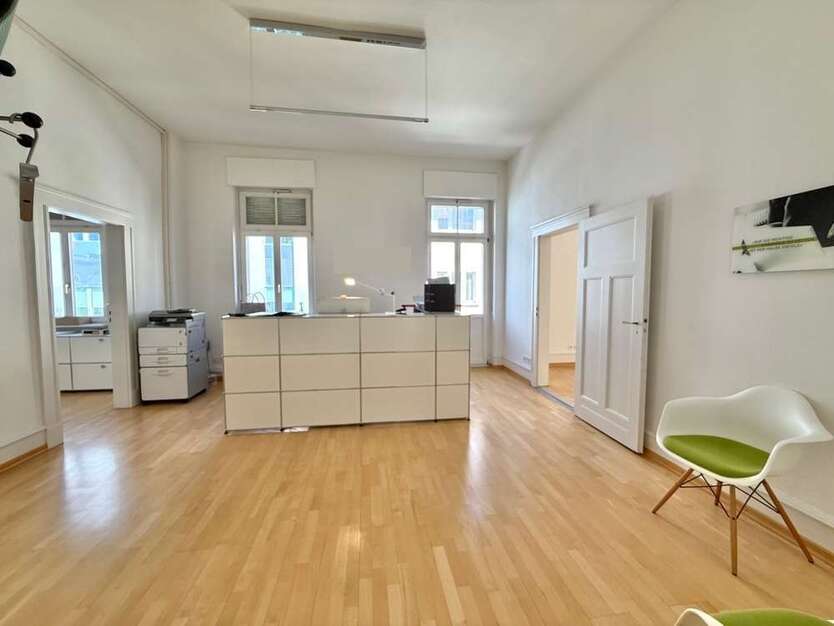 Büro in Karlsruhe 2.280 € 163 m²