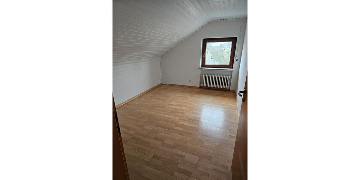Dachgeschoßwohnung Karlsruhe Knielingen - 3 Zimmer, 65 m&sup2;, 800&euro; | Angebot:26023513