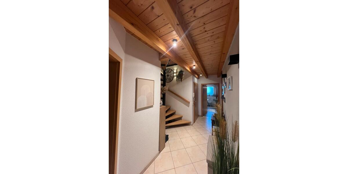 Dachgeschoßwohnung Ubstadt-Weiher Weiher - 4 Zimmer, 100 m&sup2;, 1.350&euro; | Angebot:24295262