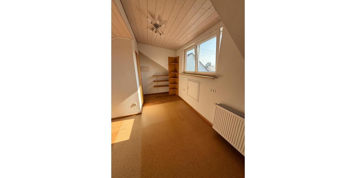 Etagenwohnung Hatzenbühl - 4 Zimmer, 130 m&sup2;, 1.100&euro; | Angebot:25415292