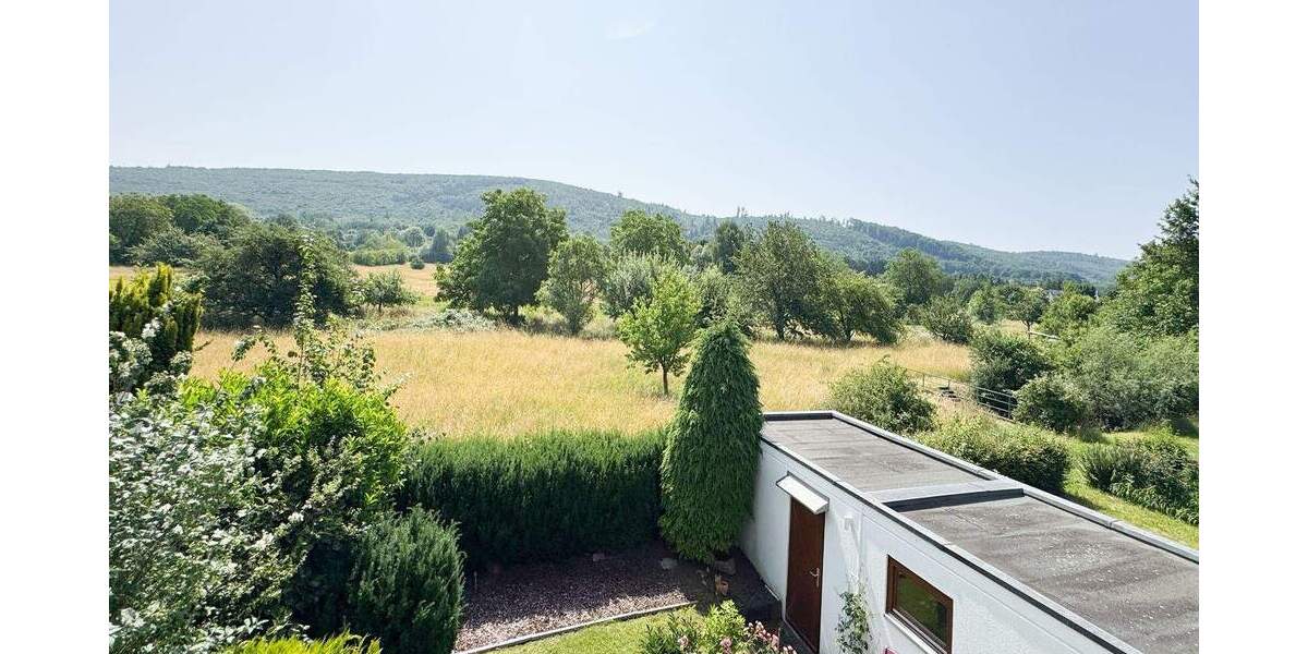 WOHNEN IM GRÜNEN - GROSSZÜGIGES EINFAMILIENHAUS MIT AUSBAUPOTENTIAL UND GROSSER GARAGE zimmer