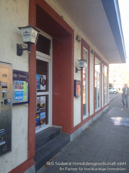 A Lage Mehrfamilienhaus mit 3 Wohnungen und einem Restaurant + Ausbaumöglichkeit auf weitere 8 ETW.